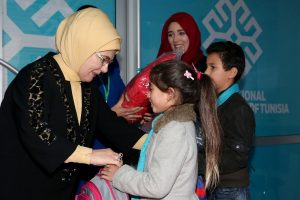 Emine Erdoğan Tunus'ta Maarif Okulu'na ziyaret