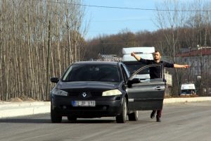 &Ccedil;ılgın şof&ouml;r&uuml;n &ccedil;ılgın hobileri kamerada