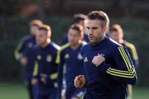 Tesislerde g&ouml;r&uuml;lmemiş hareket! Van Persie bunu da yaptı...