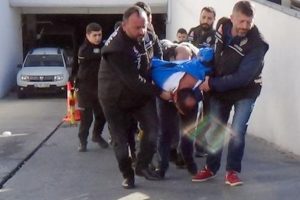 Porsche'lu fuhuş baronu iki b&uuml;kl&uuml;m oldu!