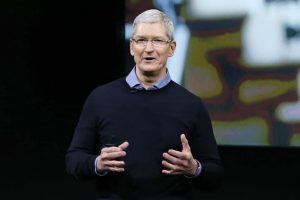 Apple'ın CEO'su altında &ccedil;alışanlardan daha az kazanıyor