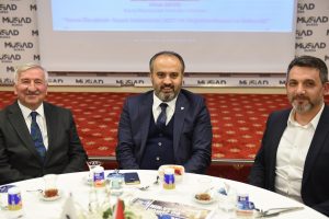 Bursa B&uuml;y&uuml;kşehir Belediye Başkanı Aktaş: "Doğanbey Bursa'nın b&ouml;ğr&uuml;ne saplanmış bir ucube"