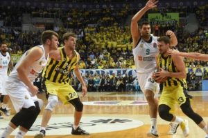Fenerbah&ccedil;e Real'e boyun eğdi