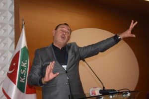 Karşıyaka'da gergin kongre