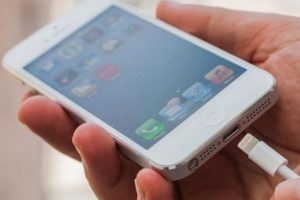 Apple itiraf edip, &ouml;z&uuml;r diledi! İndirim yapıyorlar