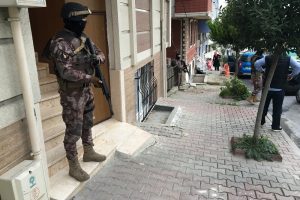 İstanbul'da narkotik polisinden 3 il&ccedil;ede operasyon