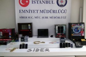 Okul &ccedil;evrelerinde kumar tuzağına operasyon: 15 g&ouml;zaltı