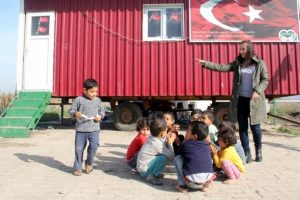 &Ouml;ğrencilerin ayağına kadar giden 'seyyar sınıf'