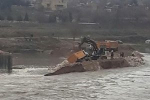 Setler yıkıldı, yollar kayboldu!