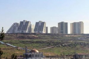 725 l&uuml;ks konutun yıkımına başlandı!