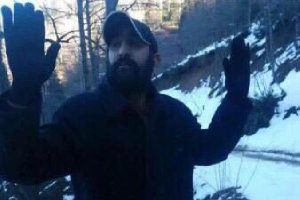 İş makinesinin &ouml;n&uuml;ne &ccedil;ıkarak teslim olan PKK'lı ter&ouml;rist tutuklandı