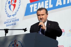 Bakan Bak, G&uuml;neysu'da gen&ccedil;lik merkezi temeli attı