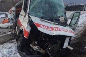 Ambulans kaza yaptı: 1 &ouml;l&uuml;, 3 yaralı