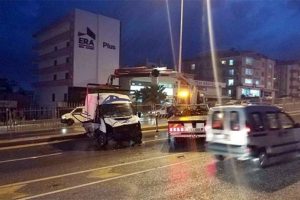 Minib&uuml;s takla attı! Yaralılar var