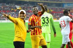 Asamaoh Gyan futbolu bırakma kararı aldı