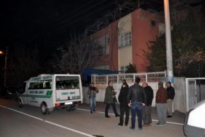 Hırsızlar, ev sahibini &ouml;ld&uuml;rd&uuml;