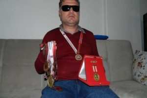 G&ouml;rme engelli gazinin yaşam azmi