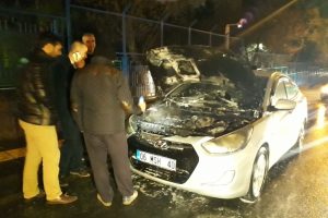 Park halindeki ara&ccedil; alev alev yandı