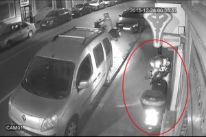 Herkesin g&ouml;z&uuml; &ouml;n&uuml;nde motosikleti &ccedil;aldılar
