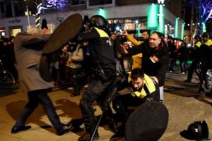 O T&uuml;rklere 10 ay sonra dava a&ccedil;ıldı! Kızdıran hamle...