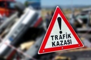 Kamyonetle otomobil &ccedil;arpıştı: 3 &ouml;l&uuml;, 4 yaralı