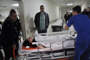 Adliye &ccedil;ıkışı silahlı saldırı: baba &ouml;ld&uuml;, 3 &ccedil;ocuğu yaralandı