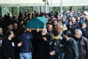 &Uuml;nl&uuml; y&ouml;netmen son yolculuğuna uğurlandı