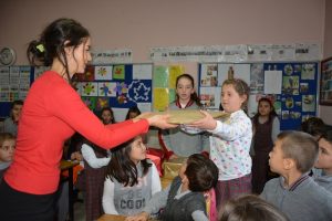 Bursa'da arkadaşlarının yeni yıl hayallerini ger&ccedil;ekleştirdiler