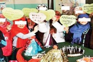 'Kapanma partisi'ne garip savunma: &Ouml;ğrenciler istemiş