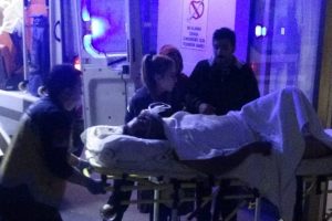 D&uuml;ğ&uuml;nde iki grup arasında bı&ccedil;aklı kavga: 3 yaralı