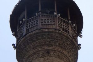 Minaredeki 98 yıllık patlamamış top mermisi