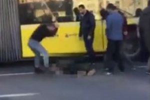 İstanbul'da garsonu vuran Iraklı sopalarla d&ouml;v&uuml;ld&uuml;