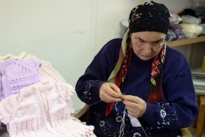 İlmekleri g&ouml;rerek değil dokunarak atıyor