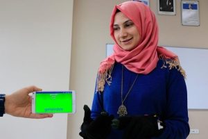 İşitme engelliler mobil eldivenle 'konuşacak'