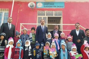 &Uuml;lk&uuml; Ocaklarından &ouml;ğrencilere giysi ve kırtasiye yardımı