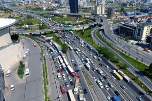Taksim Meydanı'na &ccedil;ıkan yollar trafiğe kapatıldı