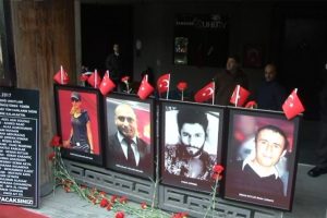 Reina'daki ter&ouml;r saldırısında &ouml;lenler anıldı