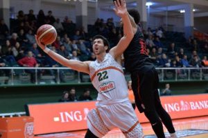Banvit sahasında kazanmasını bildi