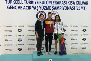 Bursalı y&uuml;z&uuml;c&uuml; madalyaya kula&ccedil; attı