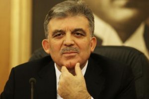 İsim vermeden Abdullah G&uuml;l'e eleştiri: Ortalıkta konuşmayacaksın