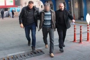 &Ouml;ğretmenlere FET&Ouml;/PDY operasyonu: 14 g&ouml;zaltı
