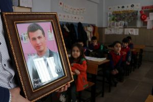 Şehit &ouml;ğretmenin babasından duygulandıran mektup