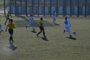 Bursa'da kız futbol takımı namağlup şampiyon oldu