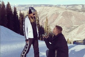 Chris Zylka'dan Paris Hilton'a 2 milyon dolarlık y&uuml;z&uuml;kle evlenme teklifi