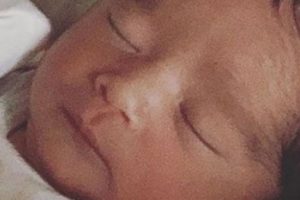Jessica Alba'nın oğlu Hayes 2017'nin son &uuml;nl&uuml; bebeği oldu