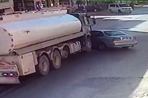 Tanker otomobile &ccedil;arptı