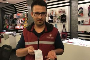 Denizli'de bir kişi yolda bulduğu su faturasının borcunu &ouml;dedi