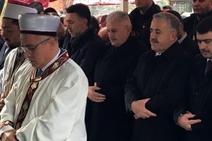 Başbakan Yıldırım dayısının oğlunu son yolculuğuna uğurladı