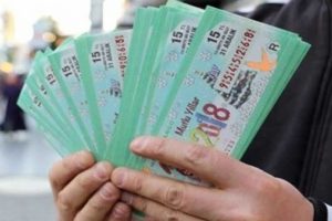 Milli Piyango'nun b&uuml;y&uuml;k ikramiye talihlileri paralarını aldı