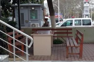 Bursa'da tartıştığı eşinin y&uuml;z&uuml;ne biber gazı sıktı